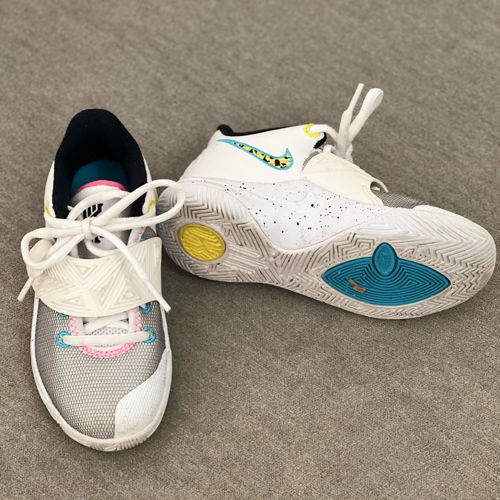 Kyrie Boys Sneaker